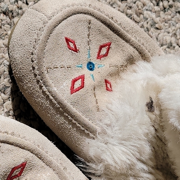 Airwalk Suede Pom Pom Moccasin Boots Aztec fur Trim / Lined 6 Native American - Picture 4 of 9